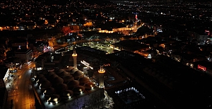 400 yıllık gelenek Ulu Cami’yi aydınlattı