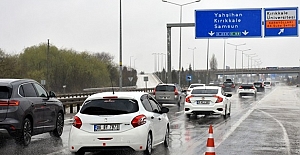 Bayram vesilesiyle karayollarında trafik yoğunluğu gece boyu devam etti