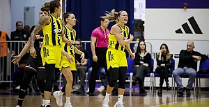 Fenerbahçe Opet evinde hata yapmadı, seride 1-0 öne geçti