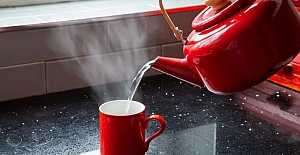 İnsanlar neden geleneksel tıbba yöneliyor? Sabahları ılık su içmek gerçekten faydalı mı?