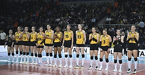 VakıfBank Kupa Voley'de 10'uncu kez şampiyon oldu: Finalde 9 zaferi bulunan Eczacıbaşı'nı devirdiler