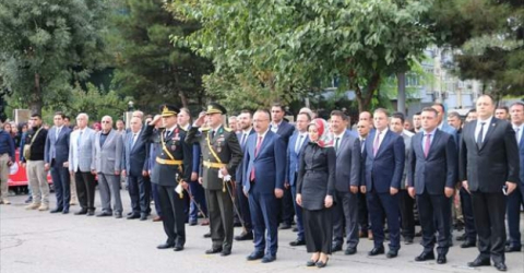HDP'li Siirt Belediye Başkan vekili'nden skandal !.. 29 Ekim töreninde İstiklal Marşı'na eşlik etmedi