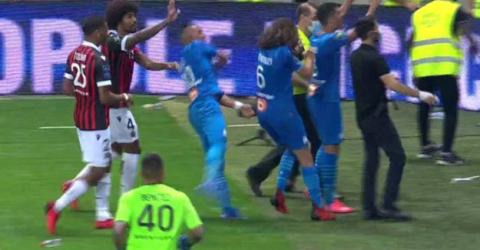 Fransa 1. Ligi'ndeki Nice - Marseille maçında saha birden karıştı