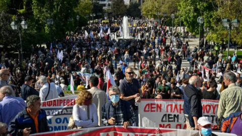 Yunanistan’da sendikalar hayat pahalılığına karşı ücret artışı talebiyle genel greve gitti