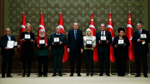 Erdoğan'dan Kültür Sanat Ödülleri Dağıtımı "En büyük desteği kültür sanat insanlarımızdan bekliyoruz"