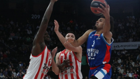 Anadolu Efes, EuroLeague'in 4. haftasında Olympiakos'u devirdi