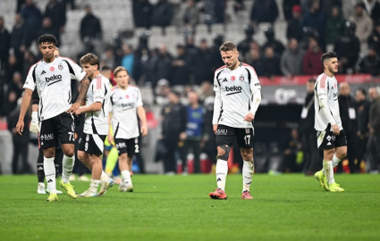 Göztepe'ye 4-2 mağlup olan Beşiktaş, zirvenin 13 puan gerisine düştü