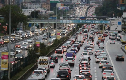 Trafikte saldırı için araçtan inenin ehliyetine el konulacak!