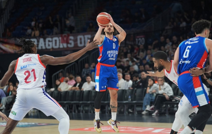 Anadolu Efes, Bahçeşehir Koleji'ni  85- 82 mağlup etti