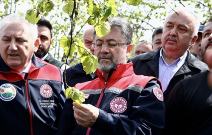 Bakan Yumaklı, zirai dondan etkilenen 16 meyve türü için destek verileceğini bildirdi