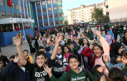 Yaklaşık 20 milyon öğrenci cuma günü karne alarak yaz tatiline girecek