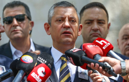 Özgür Özel, Komisyona açıkça "hayır" diyemedi. 'Nitelikli çoğunluk' istedi 