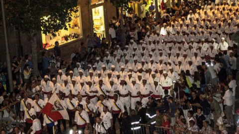 İtalya'da dini tören öncesi silahlı iki Türk yakalandı, Meloni operasyonu tebrik etti