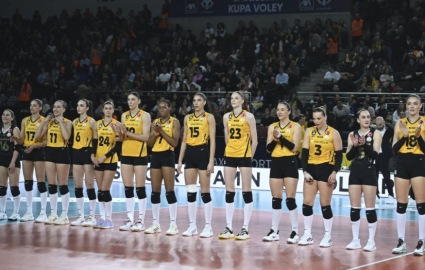 VakıfBank Kupa Voley'de 10'uncu kez şampiyon oldu: Finalde 9 zaferi bulunan Eczacıbaşı'nı devirdiler