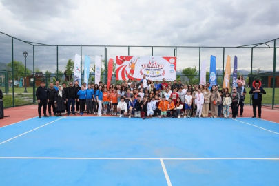 19 Mayıs'a yakışan tenis turnuvası