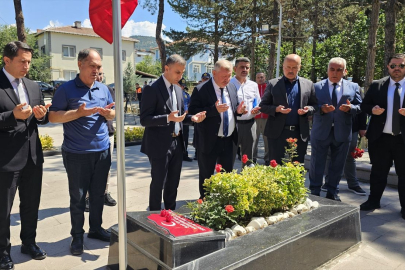 Şehit öğretmen Şenay Aybüke Yalçın kabri başında dualarla anıldı