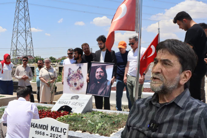 Yazar Nihat Genç mezarı başında dualarla anıldı