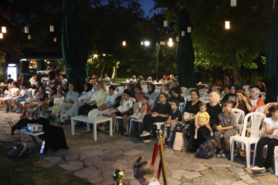 Açık hava sinema keyfi Bursa Dobruca'da yaşandı
