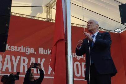Dervişoğlu, “İhanete karşı bayrak açıyorum" mitinginde konuştu: Bizim için bu teröre af yasasıdır, tsunaminin ilk dalgasıdır