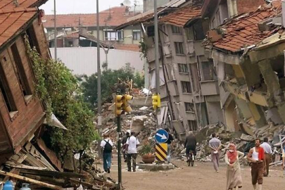 Unutulmuyor!.. 17 Ağustos Depremi'nin üzerinden 27 yıl geçti