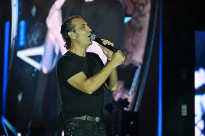 Kıraç yüksek enerjili bir konserle Ordu halkını kucakladı