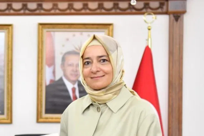 Hakkındaki "Fon Yolsuzluğu" iddiaları üzerine Betül Sayan Kaya görevlerinden affını istedi