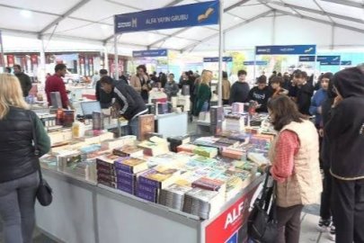 BURSA ARENA Yazar ve Şairleri 'Osmangazi 2. Kitap Günleri'nde okuyucularıyla buluştu
