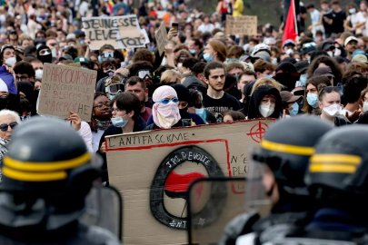 Fransa'da öğrenci protestoları ülke geneline yayıldı, veliler de katıldı: Çatışmalar şiddetlendi