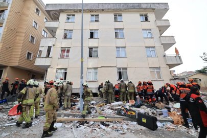 İstanbul Maltepe'de çöken binada kurtarma çalışmaları ve acı haberler devam ediyor