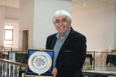 Şair M. ZEKİ BAYRAKTAR yazdı: "Şair Değilim.."