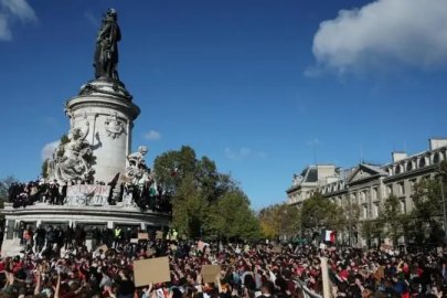Fransa genelinde protestolar yine başladı: Paris'te onlarca gözaltı